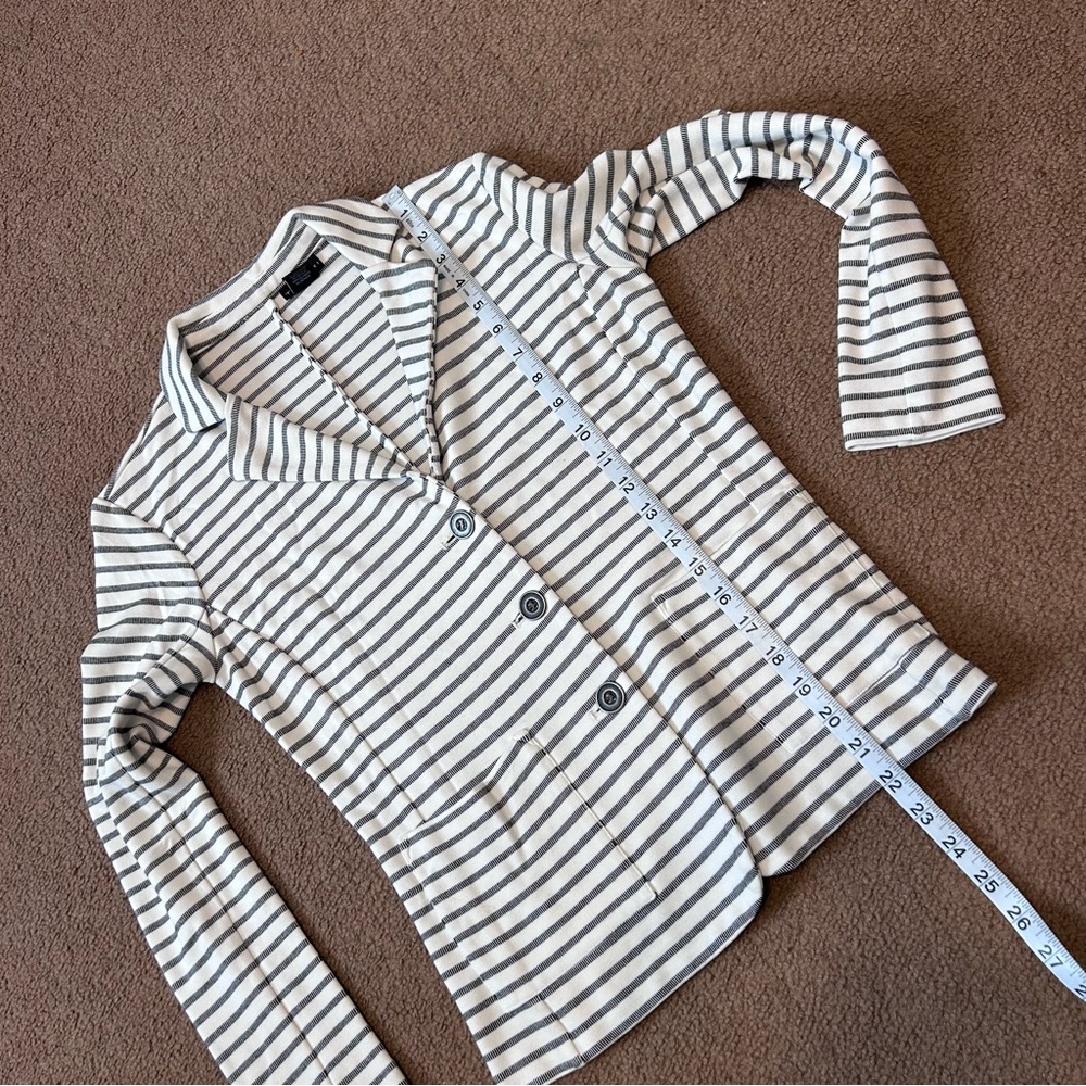 Tahari Women’s Blazer Sz Small White/Cream w Black Stripes Long Sleeve Soft Knit - Picture 7 of 8